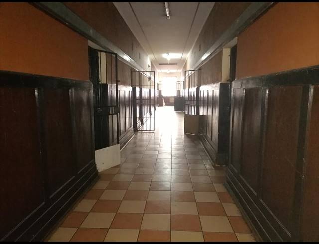 250M² BUILDING FOR SALE IN SPRINGS CENTRAL
